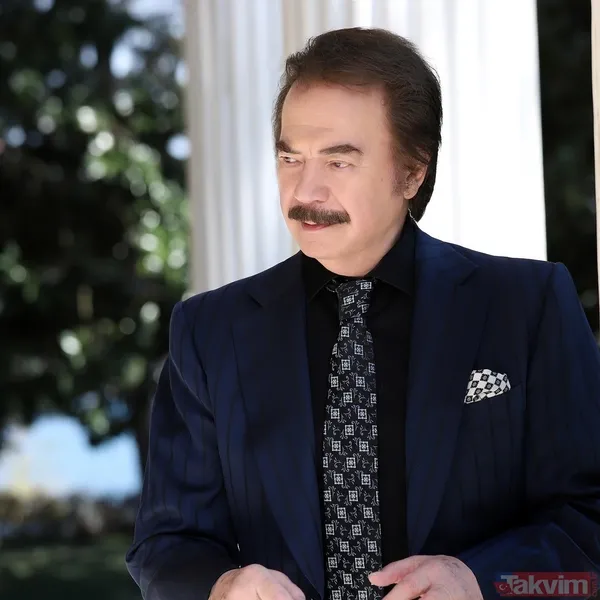 Duygusal Anlar Yaşanan Törende; Gencebay, Efe Gencebay'ı "Bize Bu Gururu Yaşattığın İçin Berhudar Ol Evlat!" Sözleriyle Kutladı.