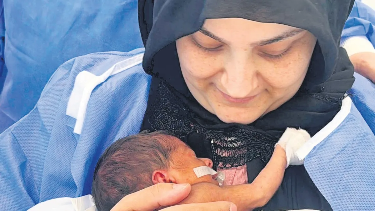 Ömer Asaf anne karnında omurga ameliyatı geçirdi, 30. haftada sağlıklı doğdu