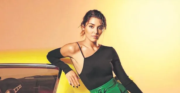 Hande Erçel aynı hataya düşmedi: Erçel sevgilisi Hakan Sabancı’nın tahsis ettiği VİP aracıyla oy kullanmaya geldi!