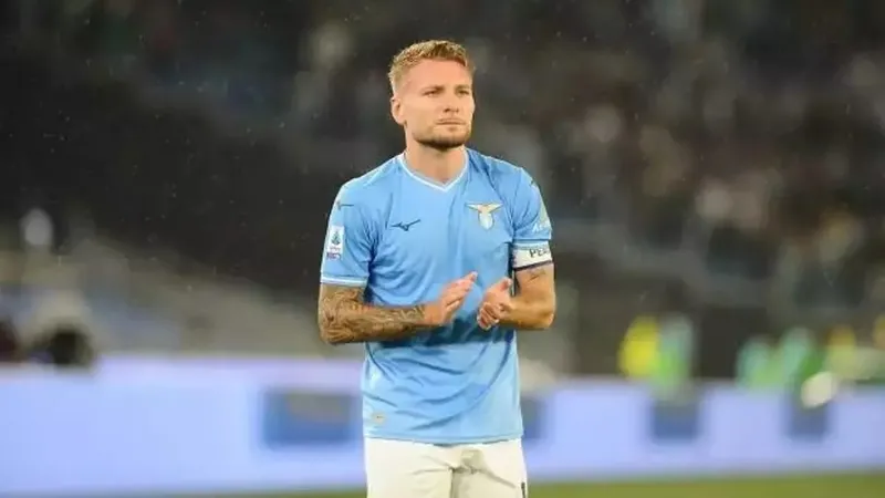 besiktastan-iki-bomba-birden-kartal-yine-yuksekten-ucacak-transferler-arka-arkaya-geliyor-1720469009598.jpeg Beşiktaş'tan iki bomba birden! Kartal yine yüksekten uçacak... Transferler arka arkaya geliyor-15