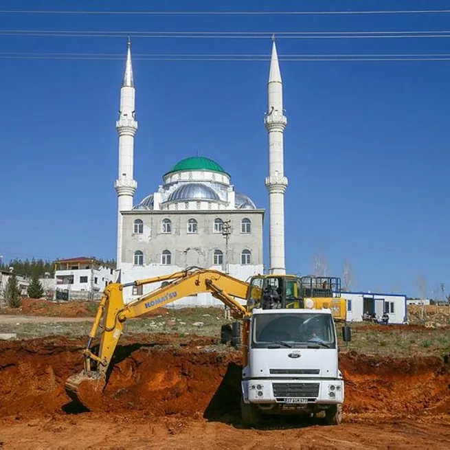Çevre, Şehircilik ve İklim Değişikliği Bakanı Murat Kurum deprem bölgesinde açıkladı: İlk kazmayı vurduk