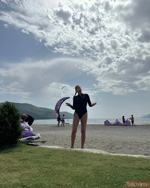 50’sine merdiven dayayan Pınar Altuğ 20’liklere taş çıkardı! Yağmur Atacan’ın biricik eşi cesaretini konuşturup uçurtma sörfü yaptı - 10