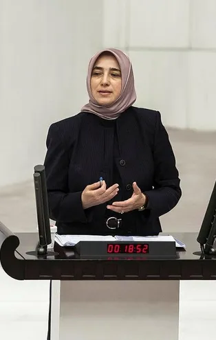 Başörtüsü düşmanlarının hedefinde bu kez AK Parti Grup Başkanvekili Özlem Zengin var! Sosyal medyadan nefret kustular