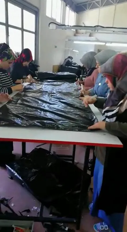 yaptiklari-isi-duyunca-tuyleriniz-urperecek-abd-icin-15-milyon-ceset-torbasi-diktiler-1621842775688.jpg Yaptıkları işi duyunca tüyleriniz ürperecek! ABD için 1,5 milyon ceset torbası diktiler-6