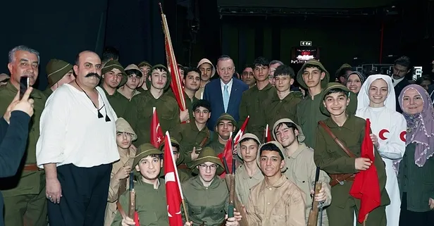 Külliye'de "zafer" sahnesi: Başkan Erdoğan "Şüheda 1915" tiyatro gösterimini izledi