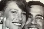 Serenay Sarıkaya ile Mert Demir Paris’ten döndü! Havalimanında yorgun halleri dikkat çekti