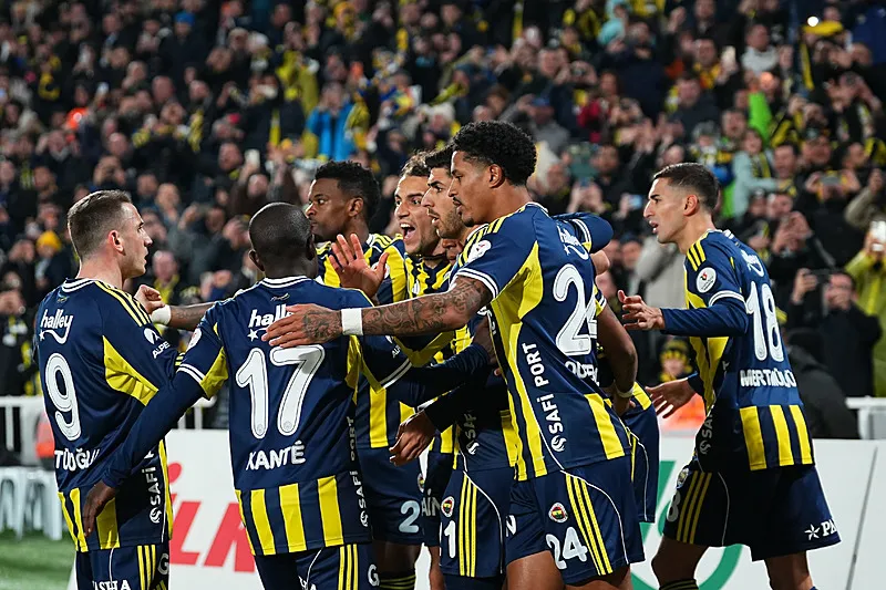 Spor yazarları Fenerbahçe - Gençlerbirliği maçını değerlendirdi! "Hakemliğin iflas gecesi" - 3