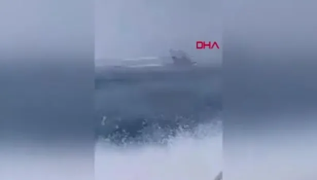 Hürmüz Boğazı’nda sıcak anlar! İran hücumbotları, İngiliz firkateynini uzaklaştırdı