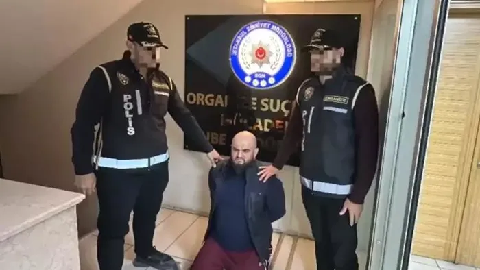 son-dakika-mavi-bultenle-aranan-organize-suc-orgutu-yoneticisi-shamil-amirov-istanbulda-yakalandi-1701582385087.jpeg Son dakika: Mavi bültenle aranan organize suç örgütü yöneticisi Shamil Amirov İstanbul'da yakalandı-1