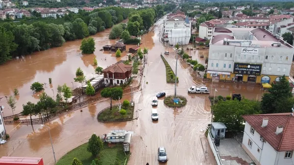 Karadeniz sele teslim oldu: Dereler taştı, yollar göle döndü, evleri su bastı! Ankara-İstanbul yönü trafiğe kapalı... | Zonguldak, Bartın, Bolu son durum-22