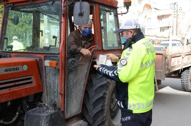 SON DAKİKA: Bakanlıktan eş zamanlı Trafik, Motosiklet ve Traktör Uygulaması: 3 bin 549'u trafikten men edildi