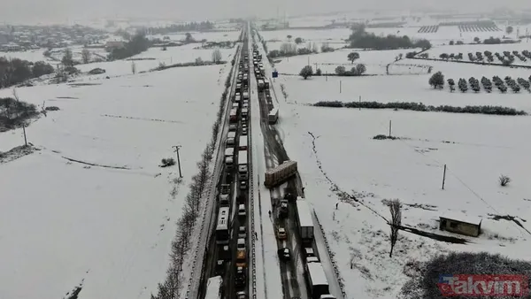 SON DAKİKA: Kar sonrası kaza trafiği kilitledi! Bursa-İzmir yolunda 10 kilometrelik araç kuyruğu - 7