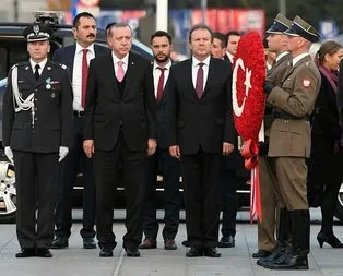 Cumhurbaşkanı Erdoğan, Meçhul Asker Anıtı’na çelenk bıraktı