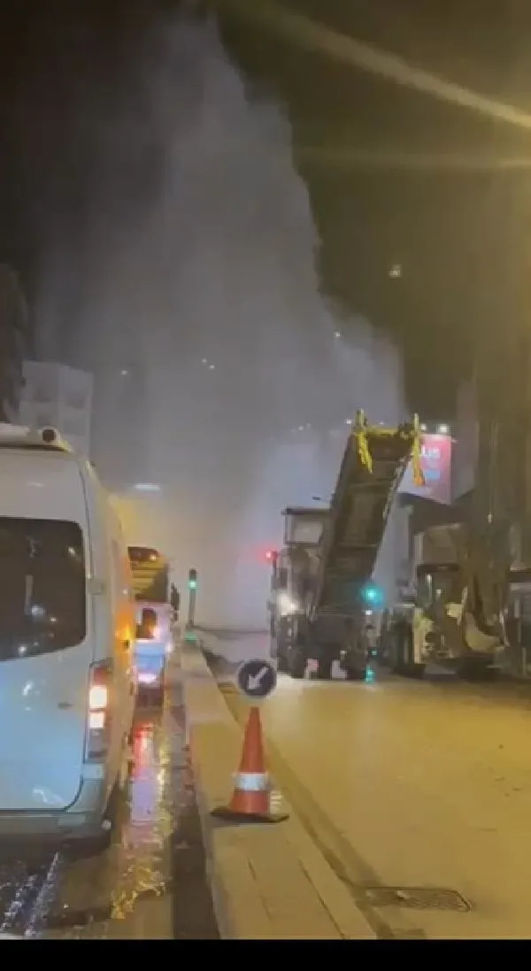 İzmir’de su borusu patladı bazı mahallelere gece boyu su verilemedi-5