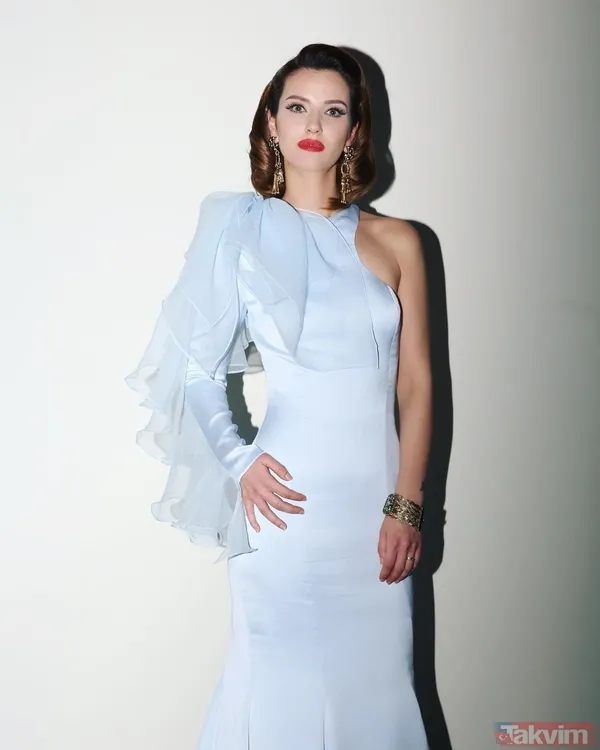 Annenin Sırrıdır Çocuk’un Defne’si İrem Helvacıoğlu sırılsıklam aşık! Sevgilisine bakın kendisinden de ünlü! Ne Sadun ne Çınar... - 18