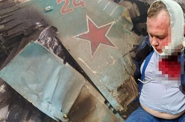 Ukrayna askerleri tarafından vurularak düşürülen uçaktan atlayan Rus pilot siviller tarafından yakalandı