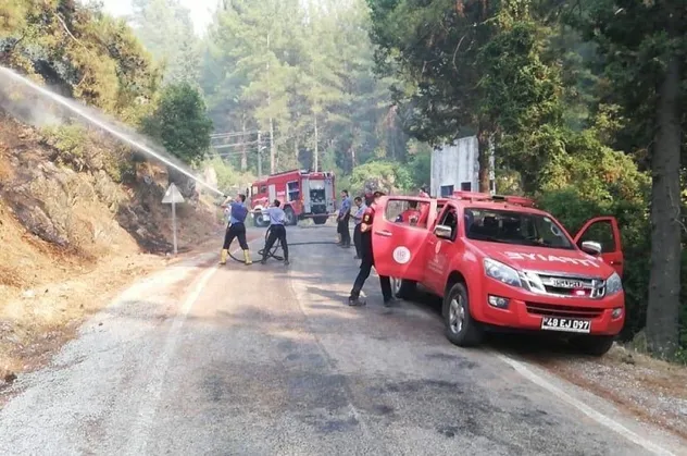 Yüzlerce Mehmetçik yangın bölgesinde! TSK'dan çalışmalara büyük destek