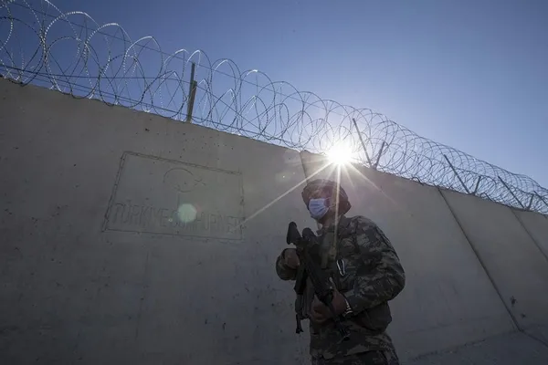 yerli-ve-milli-uretim-silahlar-mehmetcigin-gucune-guc-katiyor-1637129059736.jpg Yerli ve milli üretim silahlar Mehmetçiğin gücüne güç katıyor-6