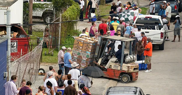 Son dakika: ABD'de Ida Kasırgası'nın şiddeti büyüyor! Stoklar tükendi, uzun kuyruklar oluştu...