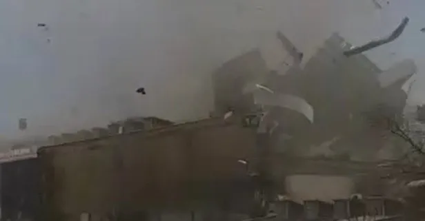 SON DAKİKA: Bursa’da ortalık savaş alanına döndü! Şiddetli lodos çatıları uçurdu