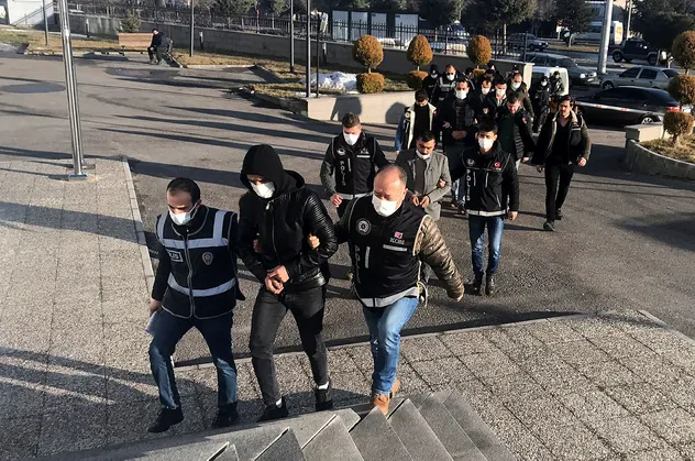 Karaman'da 'suç örgütü' operasyonu: 8 gözaltı