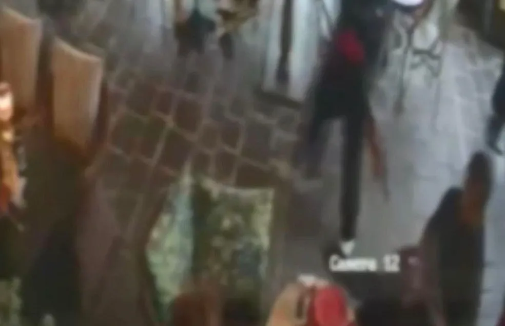 1781607653000.png Azmettiriciler şüpheliye hedefin fotoğraflarını, araç plakasını ve konum bilgilerini Telegram üzerinden gönderdi.