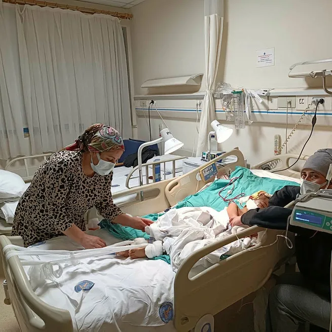 Pitbullar yüzünü parçalamıştı! Asiye Ateşin sağlık durumu nasıl? Prof. Dr. Özkandan açıklamalar