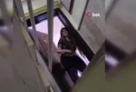 Komşularını zehirlemek için binaya kimyasal döktü polise satırla saldırdı