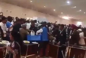 Hindistan’da bedava yemek izdihamı!