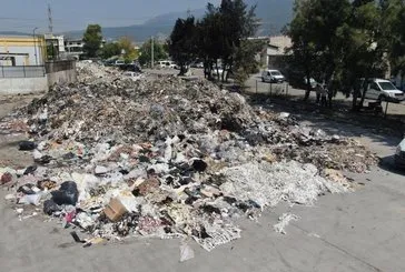 İzmir’i çöp götürdü! Esnaf CHP’li belediyeden bezdi