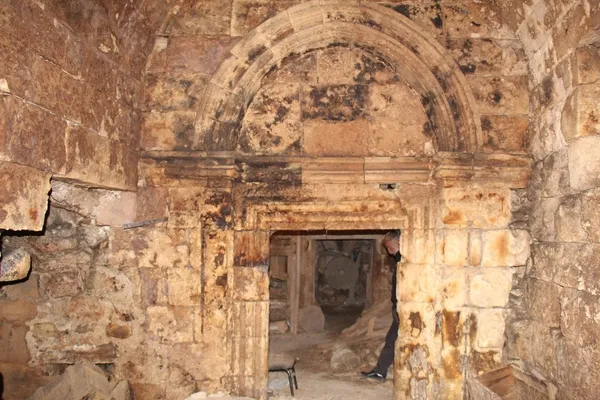 sahibinden-satilik-1700-yillik-kilise-mardindeki-mor-yuhanna-kilisesinin-fiyati-10-milyon-tlye-yukseldi-1652187572479.jpg