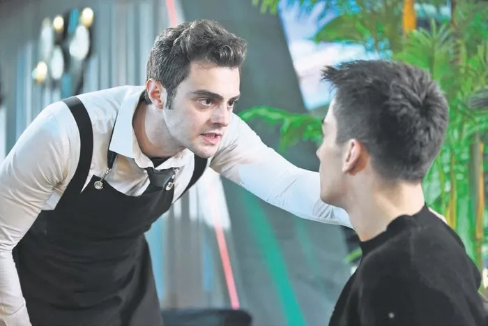 Sahnede fenalaşan Bülent Ersoy sevenlerini korkuttu