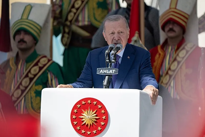 baskan-erdogan-ahlattan-terorsuz-turkiye-mesaji-verdi-kirli-elleri-biliyoruz-soykirimcilar-kaybedecek-1787657529726.jpeg Başkan Erdoğan Ahlat'tan Terörsüz Türkiye mesajı verdi: Kirli elleri biliyoruz! Soykırımcılar kaybedecek-4