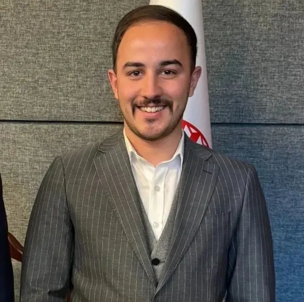 sahte-hakim-oyunu-protokol-kapisinda-bitti-1780061979702.jpeg Sahte HSK kartlı nüfuz ağı çöktü! Protokol kapısından girip devlette iş vaadiyle vurgun yaptılar-3