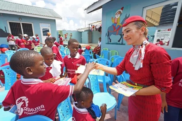 Türk Hava Yolları ailesi Afrika’ya iyiliğe uçtu! Yahya Üstün Twitter hesabından bu sözlerle paylaştı-3