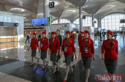 Türk Hava Yolları’nın THY yeni kıyafetleri görücüye çıktı! İşte THY’nin hostes kıyafetleri