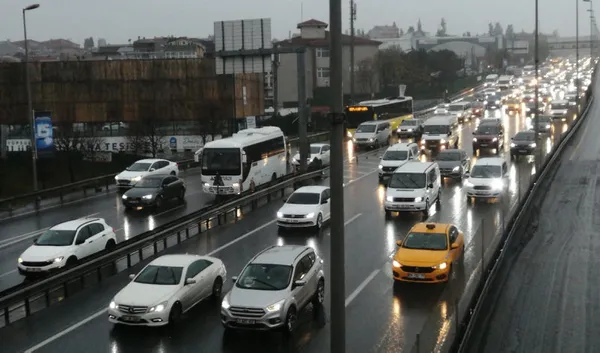 İstanbul'da sağanak yağış sonrası trafik durma noktasına geldi!-8