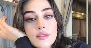 Esra Bilgiç yatak pozuyla gündemde! Sere serpe uzandı gören dönüp bir daha baktı! Ünlü oyuncu ortalığı yıktı geçti