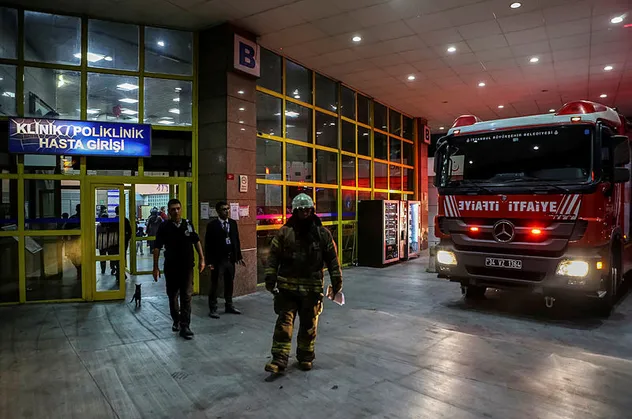 Bakırköy Dr. Sadi Konuk Eğitim ve Araştırma Hastanesi'nde korkutan yangın