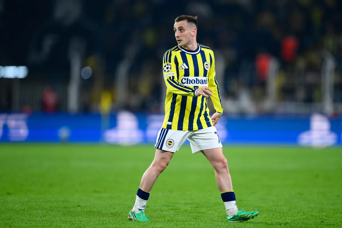 fenerbahcede-kerem-akturkogluna-protesto-aziz-yildirimdan-erken-ayrilik-1792570462402.jpg Kadıköy'de olay maç sonu! Aziz Yıldırım ve Kerem Aktürkoğlu'ndan tepkiler-4