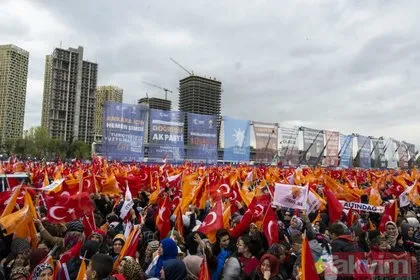 Milli irade ellerinde bayraklarla Başkan Erdoğan’a koştu! Önce İzmir şimdi de Ankara... Tarihi kalabalık tarihi kareler