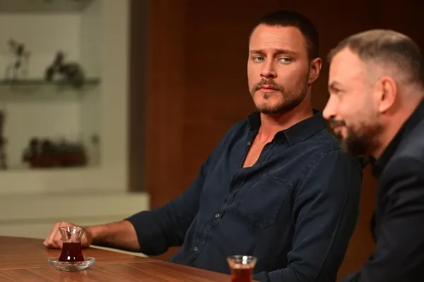 cezayiri-endiselendiren-olay-iste-ben-bu-cihana-sigmazamin-38-bolumunden-ipuclari-1695629339833.jpg Cezayir’i endişelendiren olay! İşte Ben Bu Cihana Sığmazam’ın 38. bölümünden ipuçları...-4