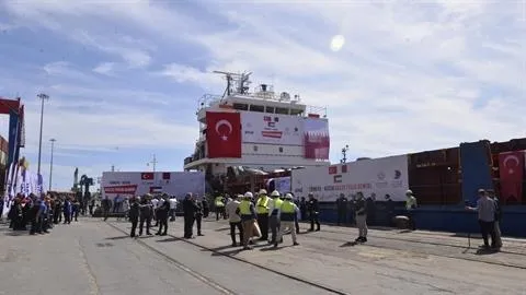gazze-icin-1900-tonluk-insani-yardim-gemisi-mersinden-yola-cikti-1715183040089.jpeg Türkiye'den Gazze'ye bir yardım gemisi daha! Gazze için 1900 tonluk insani yardım gemisi Mersin’den yola çıktı-4