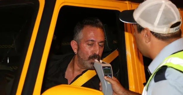 Cem Yılmaz polis çevirmesine takıldı alkolmetreyi üfledi-1