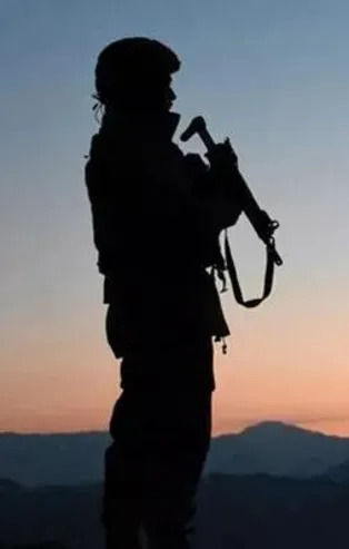 Terör örgütü PKK /KCK'dan kaçan 2 örgüt mensubu güvenlik güçlerine teslim oldu