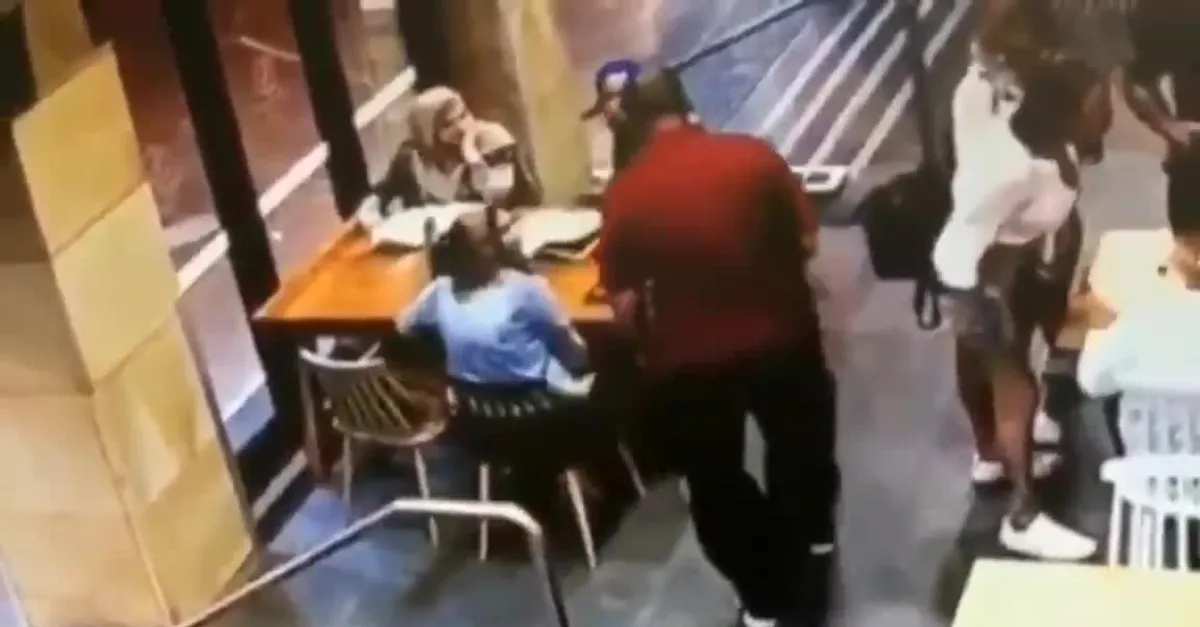 Avustralya'da başörtülü hamile kadına alçak saldırı! Darp edilen kadın hastaneye kaldırıldı...