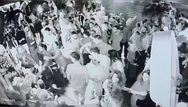 İstanbul Beyoğlu'nda eğlence mekanında sarkıntılık iddiası kanlı bitti, DHA