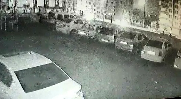 İstinat duvarı çöktü 6 araç uçuruma yuvarlandı! Olay anı saniye saniye kamerada-2
