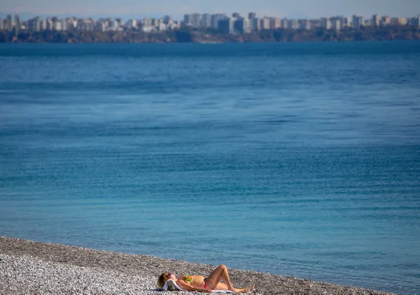 son-dakika-antalyadan-icinizi-isitacak-fotograflar-gunesin-keyfini-turistler-cikardi-1613215918275.jpg SON DAKİKA: Antalya'dan içinizi ısıtacak fotoğraflar! Güneşin keyfini turistler çıkardı-6
