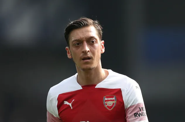 Mesut Özil'in bu hareketi İngiltere'de gündem oldu